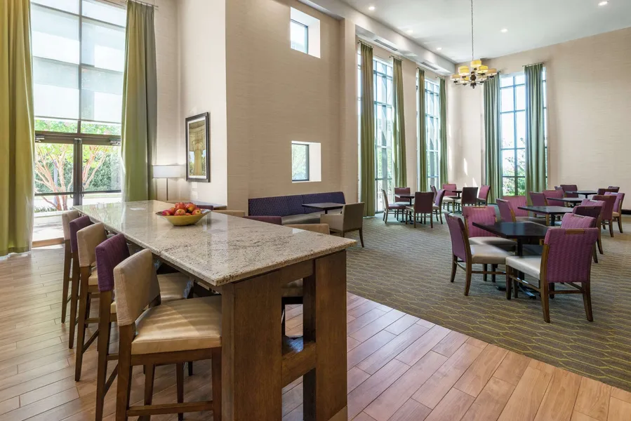 Hampton Inn & Suites National Harbor - Alexandria Area hotel detail image 6