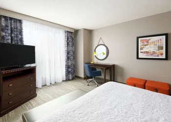 Hampton Inn & Suites National Harbor - Alexandria Area hotel thumbnail 8