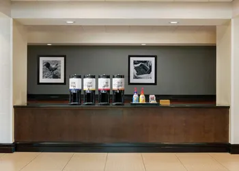 Hampton Inn & Suites National Harbor - Alexandria Area hotel thumbnail 4
