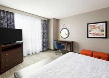 Hampton Inn & Suites National Harbor - Alexandria Area hotel thumbnail 8