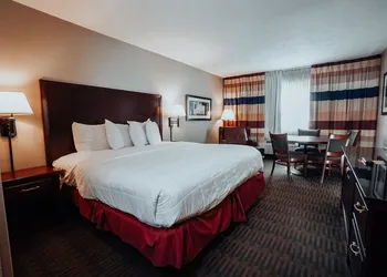 Lamplighter Inn & Suites - North hotel thumbnail 4