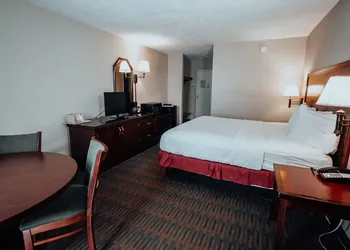 Lamplighter Inn & Suites - North hotel thumbnail 5
