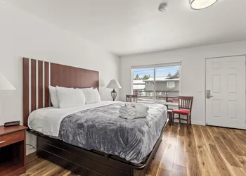 Ambassador Lake Tahoe hotel thumbnail 6