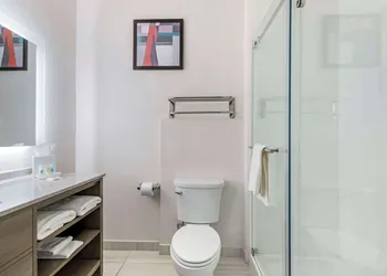 Comfort Suites Laredo - Nuevo Laredo hotel thumbnail 6