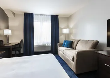 Imperia Hotel and Suites hotel thumbnail 4