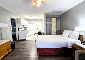 Okanagan Seasons Resort hotel thumbnail 8