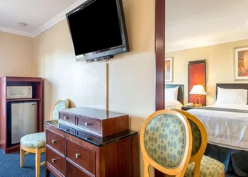 Queencity Inn hotel thumbnail 3