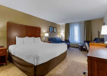 Comfort Inn & Suites Cambridge hotel thumbnail 4