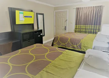 Super 8 by Wyndham Picayune hotel thumbnail 4