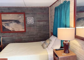 Falls Motel hotel thumbnail 2