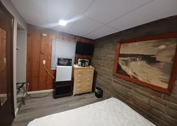 Falls Motel hotel thumbnail 4