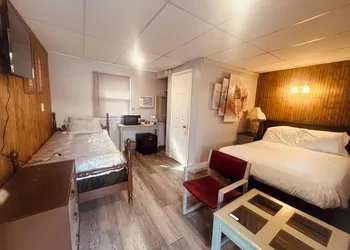 Falls Motel hotel thumbnail 8