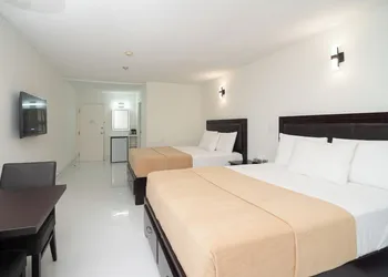 Diplomat Inn hotel thumbnail 6