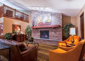 AmericInn by Wyndham Monmouth hotel thumbnail 2