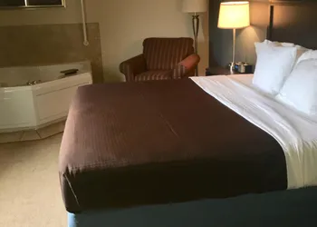 AmericInn by Wyndham Monmouth hotel thumbnail 6