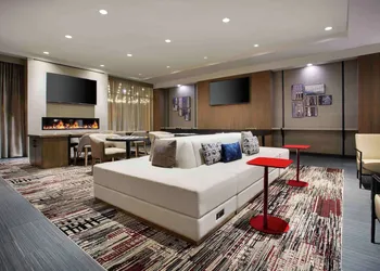 DoubleTree by Hilton Chicago Midway Airport hotel thumbnail 2