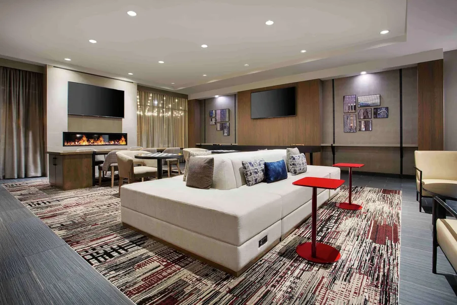DoubleTree by Hilton Chicago Midway Airport hotel detail image 2