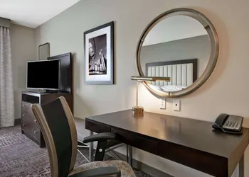 DoubleTree by Hilton Chicago Midway Airport hotel thumbnail 5