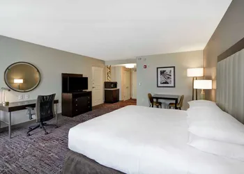 DoubleTree by Hilton Chicago Midway Airport hotel thumbnail 7