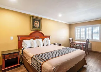 Rodeway Inn Artesia Cerritos hotel thumbnail 3