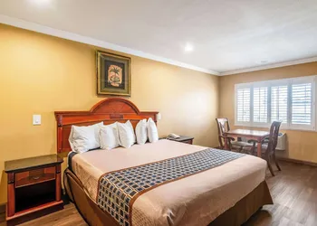 Rodeway Inn Artesia Cerritos hotel thumbnail 3