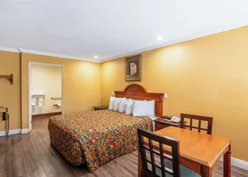 Rodeway Inn Artesia Cerritos hotel thumbnail 4