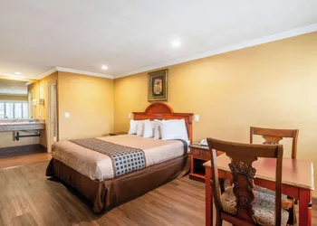 Rodeway Inn Artesia Cerritos hotel thumbnail 7