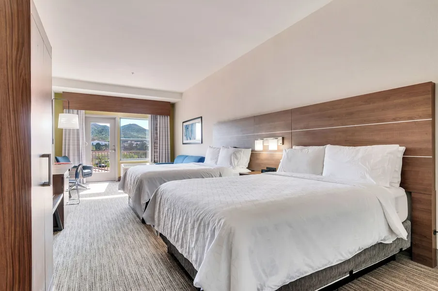 Holiday Inn Express & Suites, Lake Elsinore by IHG hotel detail image 6