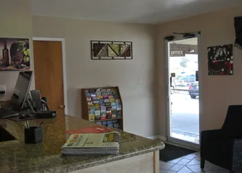 Vino Inn & Suites hotel thumbnail 2