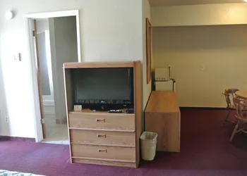 Vino Inn & Suites hotel thumbnail 7