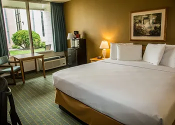Baymont by Wyndham Fargo hotel thumbnail 6