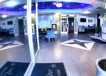 R Nite Star Hotel hotel thumbnail 2