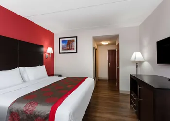 Ramada by Wyndham Panama City hotel thumbnail 4