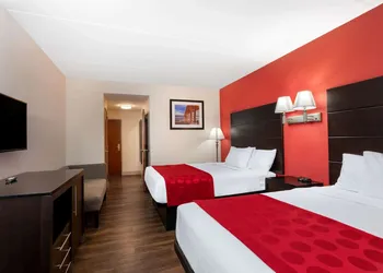 Ramada by Wyndham Panama City hotel thumbnail 8