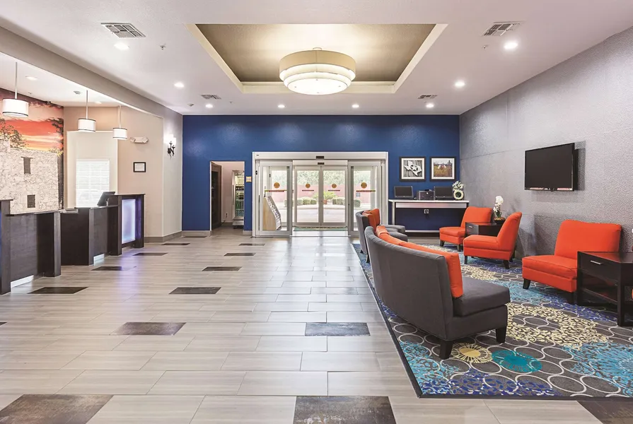 La Quinta Inn & Suites by Wyndham San Antonio Northwest hotel detail image 2