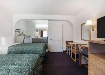 Rodeway Inn Beaumont 1-10 hotel thumbnail 6
