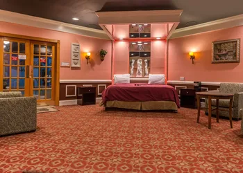 Inn of the Dove Romantic Suites with Jetted Tub & Fireplace hotel thumbnail 7
