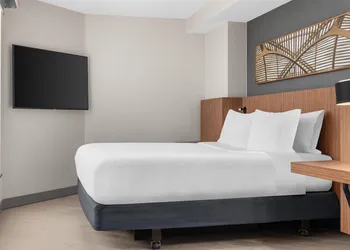 Hilton Garden Inn Toronto Airport hotel thumbnail 8