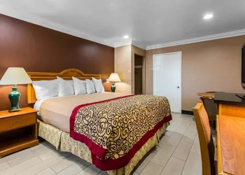 Rodeway Inn Cypress - Buena Park hotel thumbnail 6