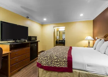 Rodeway Inn Cypress - Buena Park hotel thumbnail 7