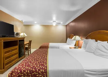 Rodeway Inn Cypress - Buena Park hotel thumbnail 8