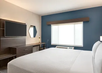 Holiday Inn Express Hotel & Suites Denver Airport by IHG hotel thumbnail 7