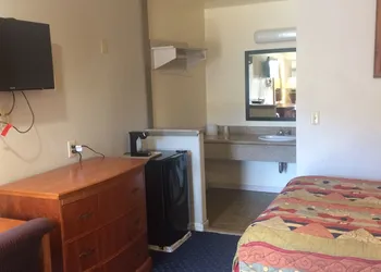 Crown Lodge Motel Oakland hotel thumbnail 3