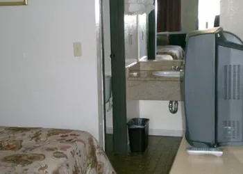 Crown Lodge Motel Oakland hotel thumbnail 7