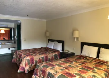 Travelers Inn hotel thumbnail 4