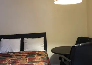 Travelers Inn hotel thumbnail 7