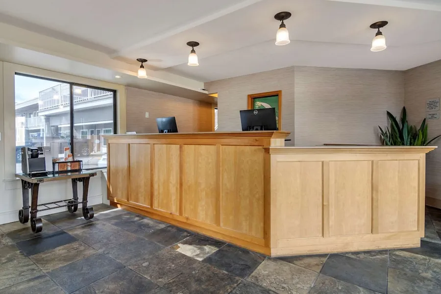Econo Lodge Inn & Suites hotel detail image 2
