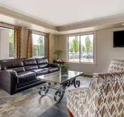 Econo Lodge Inn & Suites hotel detail image 3