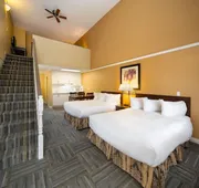 Econo Lodge Inn & Suites hotel detail image 7