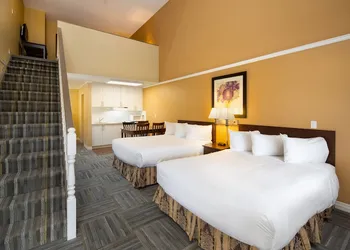 Econo Lodge Inn & Suites hotel thumbnail 7
